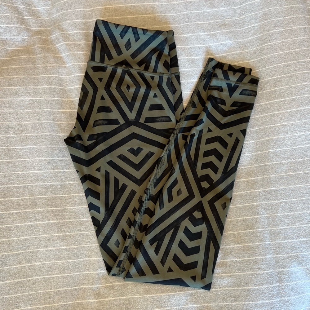 Lululemon leggings green and black geometric print size 6